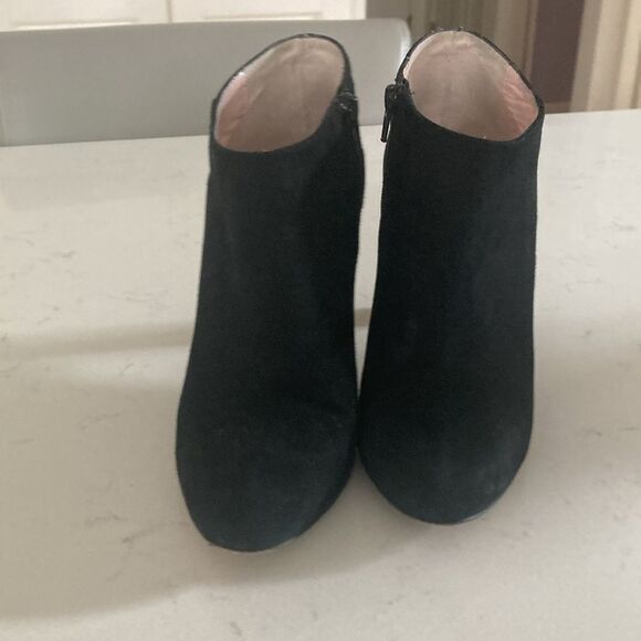 Kate Spade Aldaz Black Suede Gold Bow Ankle Boots Elegant 4” Heel Almond Toe 8.5 - Picture 2 of 10